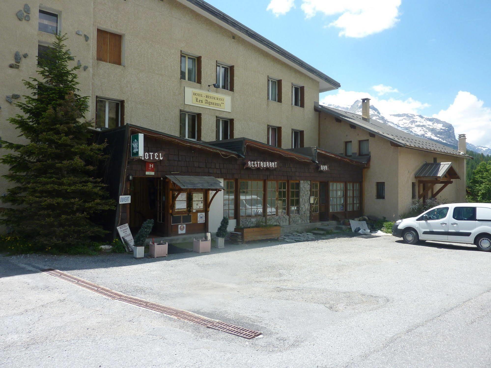 Les Agneaux Hotel Villar-d'Arene Exterior photo